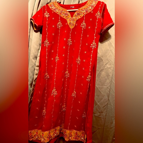 Red dress - Picture 1 of 5